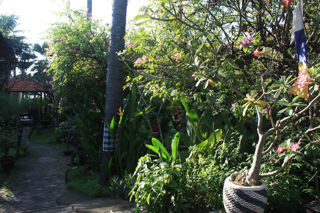 Cleopatra Beach Bungalows Hotell Lovina Eksteriør bilde