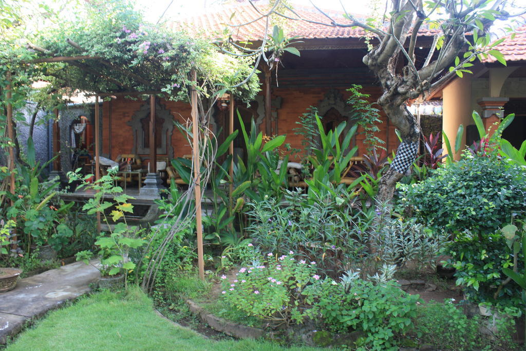 Cleopatra Beach Bungalows Hotell Lovina Eksteriør bilde